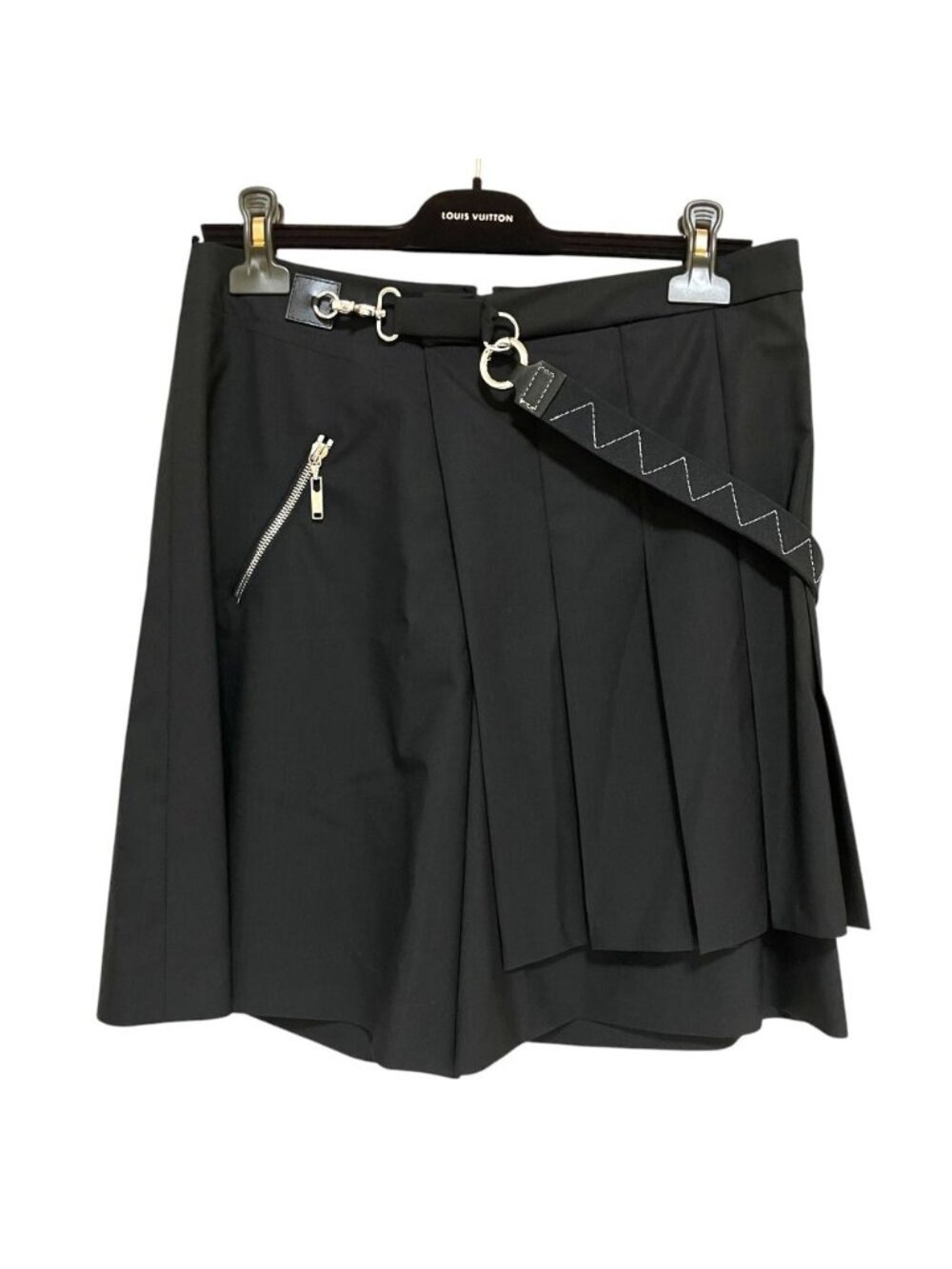 Louis Vuitton Wrap Pleats Strap Shorts Black
